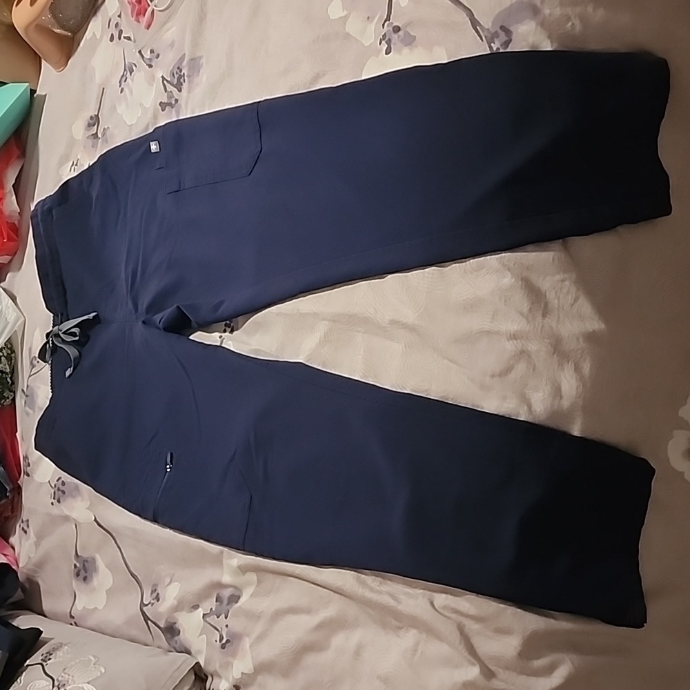 Figs Yola skinny scrub pants